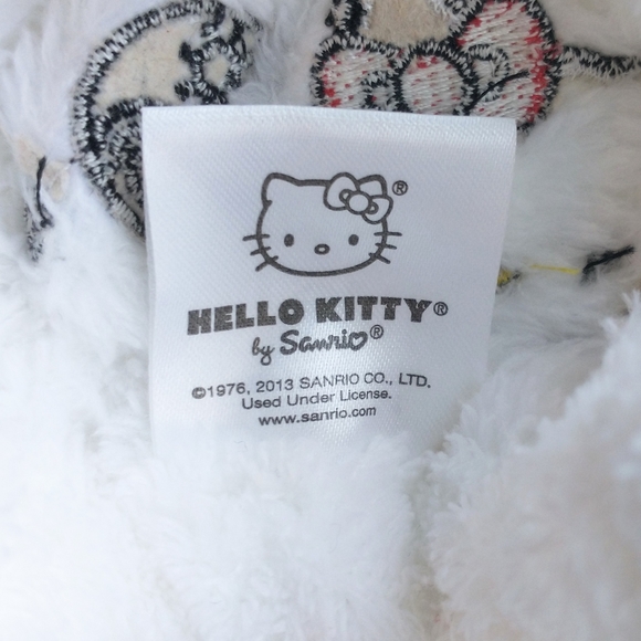 Hello Kitty Makeup Cosmetic Spa Headband by Earth Therapeutics - Picture 3 of 5